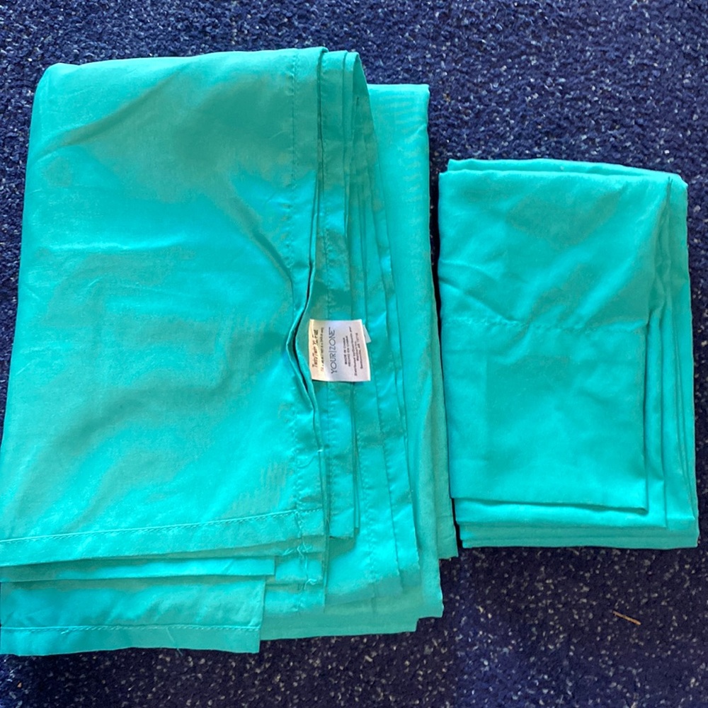 Twin flat sheet and pillow case